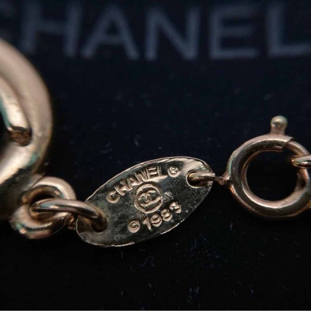 VINTAGE CHANEL CC Logo Gold Plated Bracelet Dainty - Picture 11 of 12